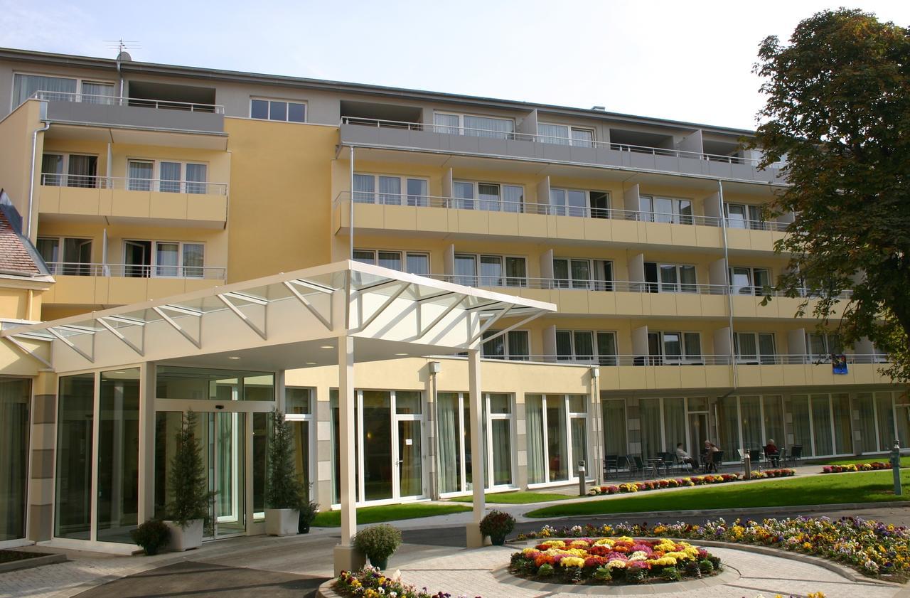 Готель Badener Hof Екстер'єр фото